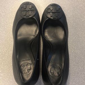 Almost new Tory burch shoes.